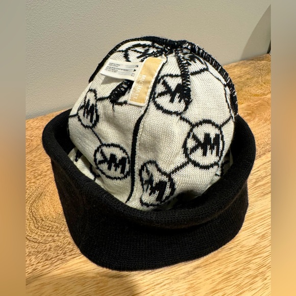 Michael Kors Black & White Cuffed Knit Beanie Hat - Picture 5 of 5